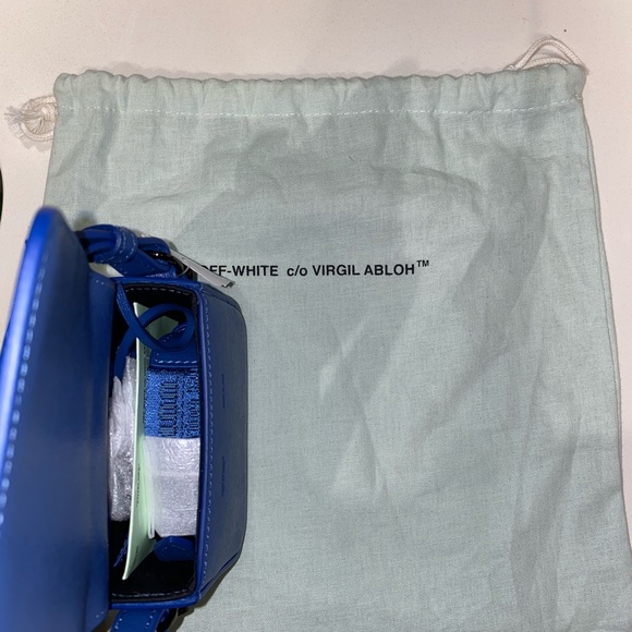 Off-White Diagonal Stripe Crossbody Bag - Picture 4 of 7